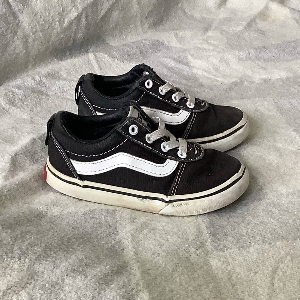 Vans Kids Classic Black and White Sneakers Toddler size 8